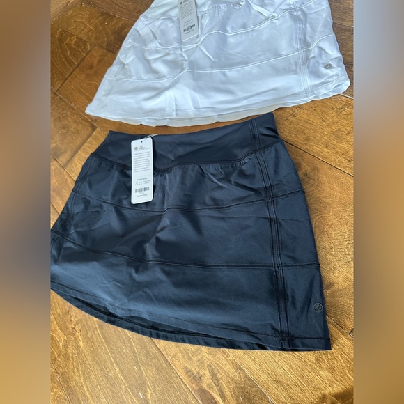 Set of 2 CRZ YOGA Womens High waisted Tennis Skirts 3 Pockets Skorts M - NWT - Picture 4 of 10